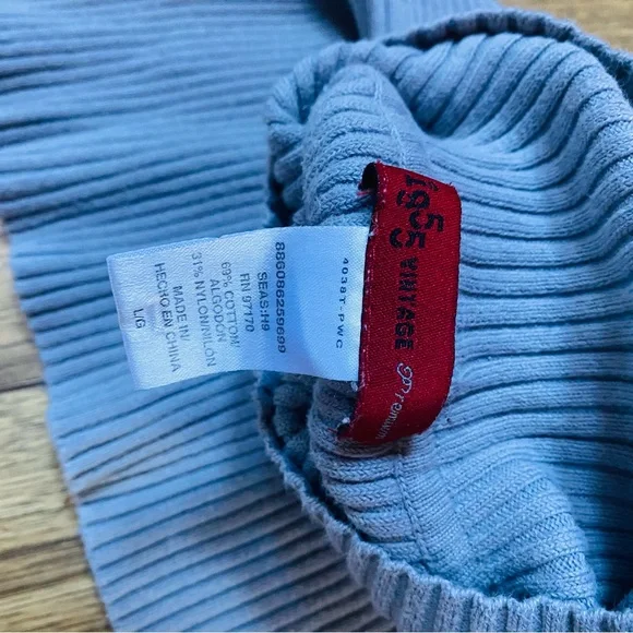 Grey Ribbed Turtleneck 🐢 - Picture 5 of 5